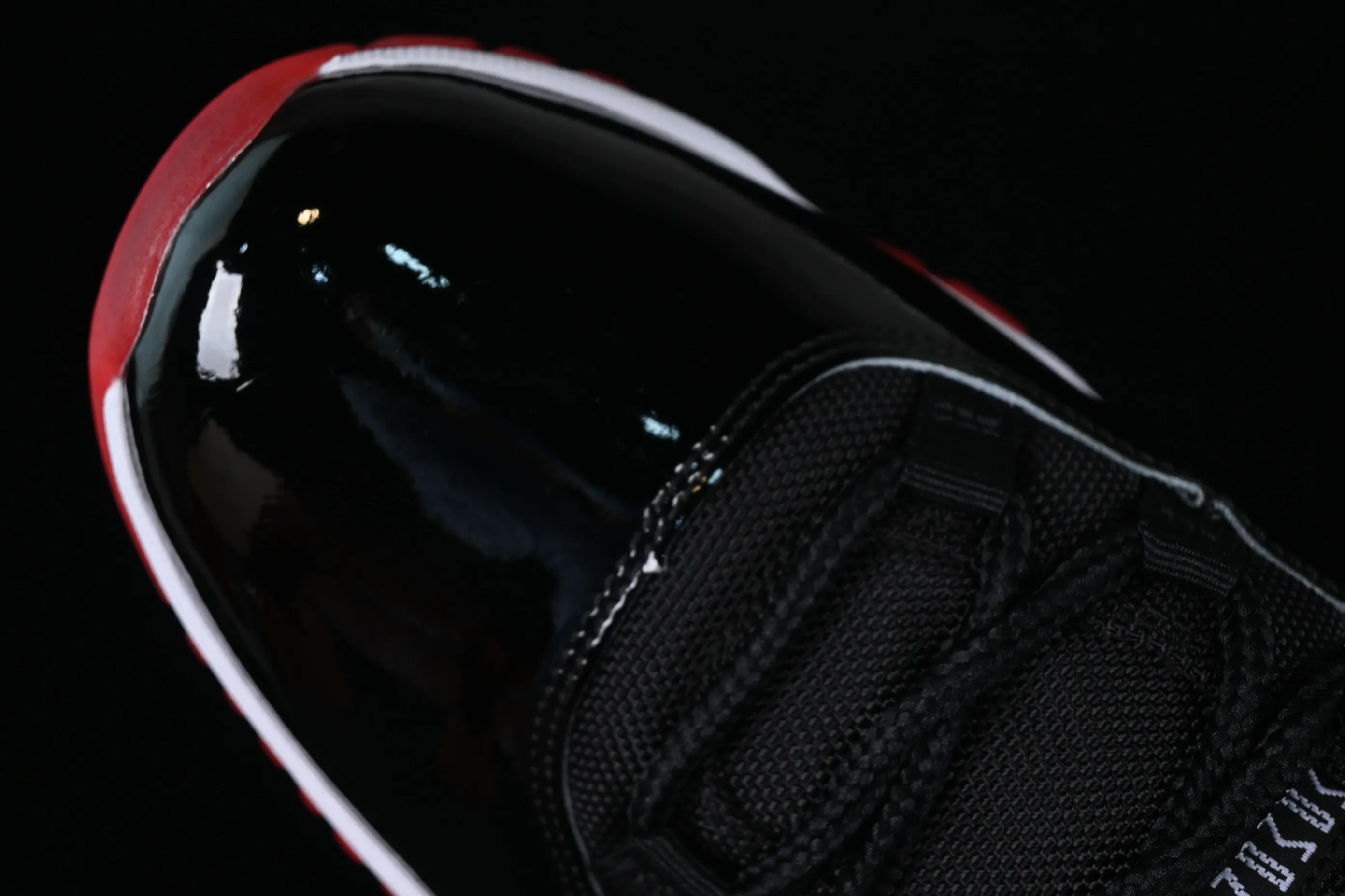 All categories Air Jordan Jordan series basketball shoes Air Jordan 11 OG version Air Jordan 11 "Bred" AJ11 Joe 11 patent leather black and red first year replica high-top basketball shoes 378037-061